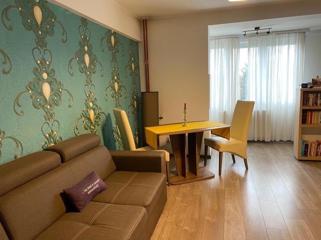 Апартаменти Central Cosy Apart Орадя Екстер'єр фото